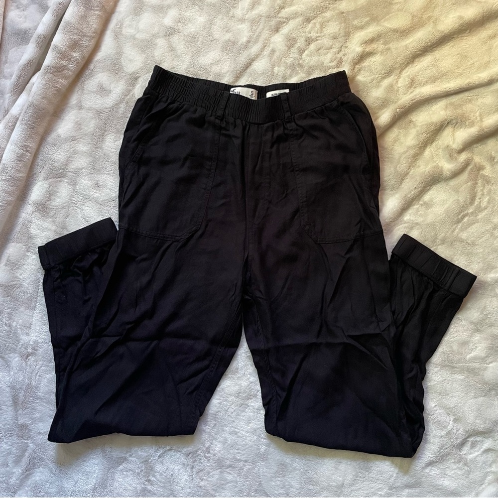 Hollister Black Ultra High Rise Light-weight Joggers Size Small